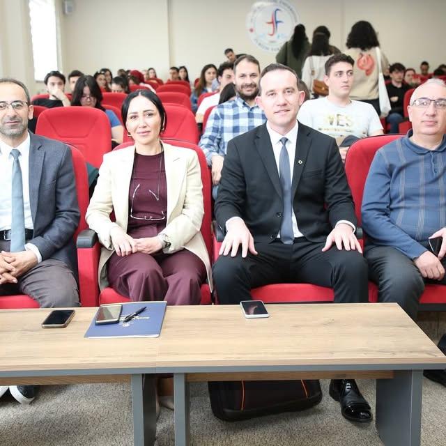 Afyon Kocatepe Üniversitesi'nde Turizm Sektörünün Güncel Konuları Masaya Yatırıldı