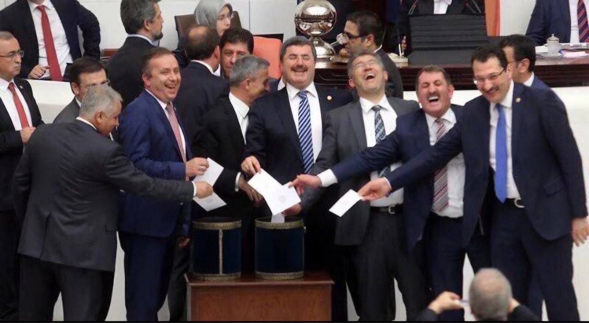 İYİ Parti'den AKP Vekillerinin Yolsuzluk Oylamasına Tepki