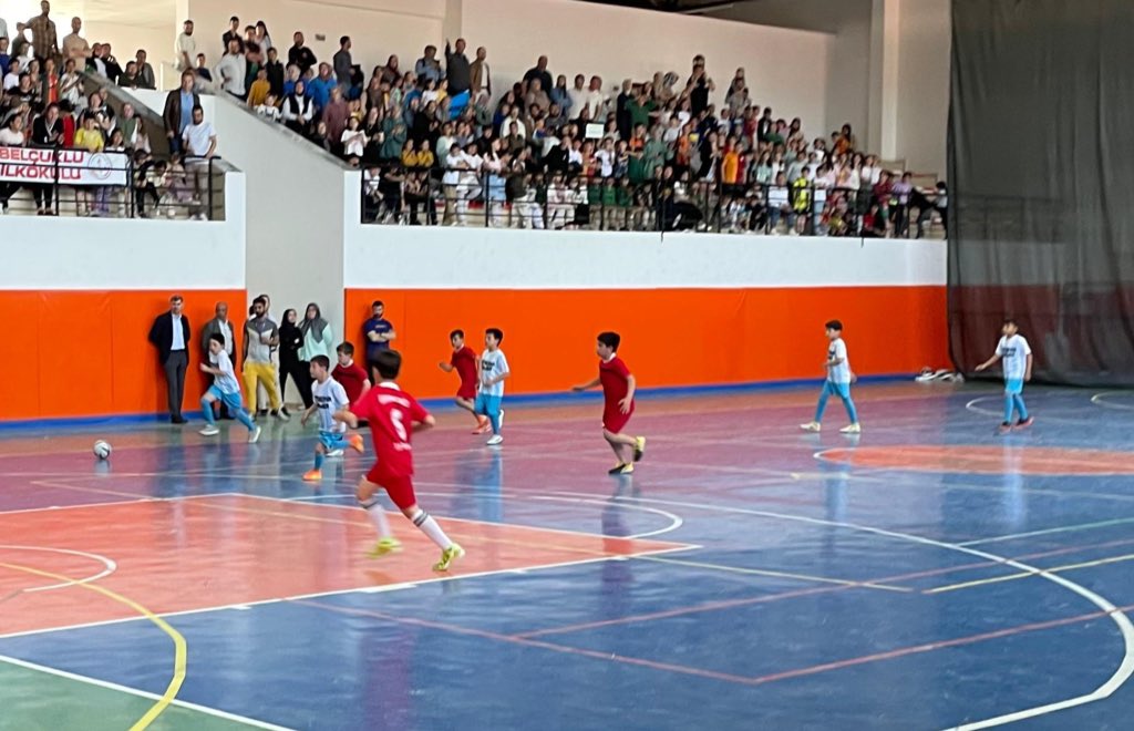 İscehisar'da Okullar Arası Spor Müsabakaları Devam Ediyor