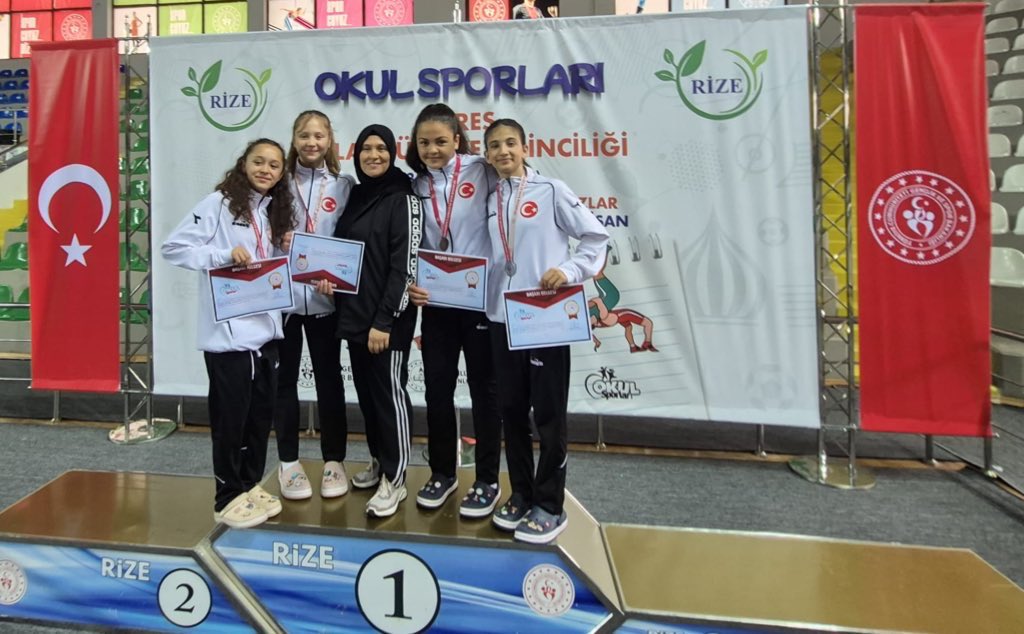 Afyonlu Güreşçiler Türkiye Şampiyonasında Altın ve Bronz Madalyalarla Geri Döndü
