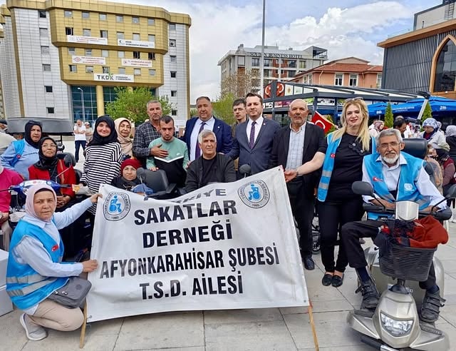 Afyonkarahisar'da Bir Farkındalık Yürüyüşü: Engelliler Haftası Coşkusu