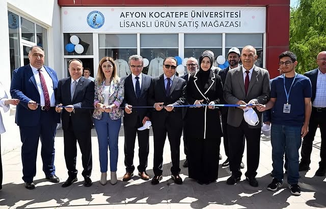 AKÜ Store Mağazası, Öğrencilerle Buluştu: Kampüste Yeni Bir Alışveriş Deneyimi