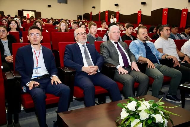 AKÜFEST'25'te Kariyerin Kapılarını Açacak Bilgiler: CV Mülakat ve İş Arama Stratejileri