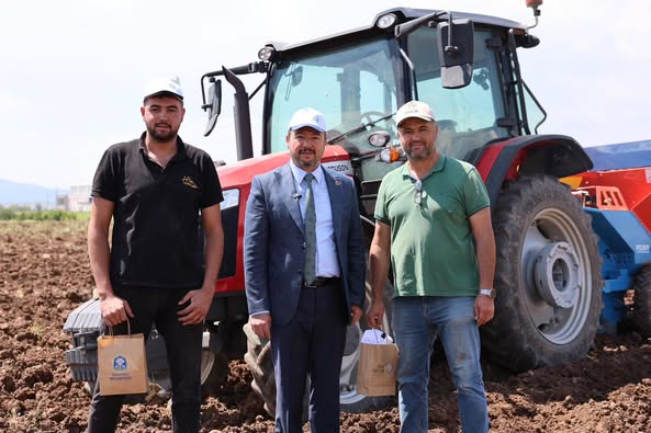 Sandıklı'dan Çiftçilere Özel Ziyaret: Başkan Öztaş Tarlada!