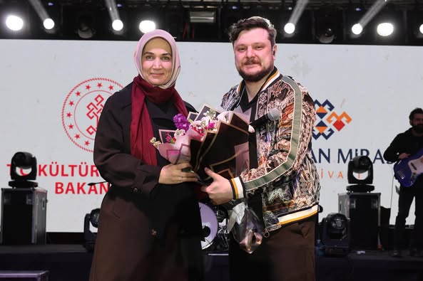 Ayazini'de Ekin Uzunlar Coşkusu: Tarihiyle Müzik Buluştu!