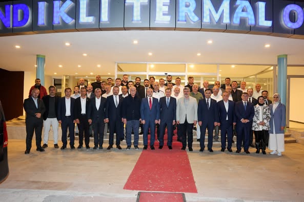 AK Parti'li Vekil Özkaya, Belediye Başkanlarına Özel Kamp Düzenledi