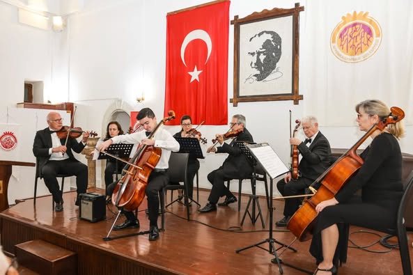 Afyonkarahisar'da Kopuz Oda Orkestrası Konseri Sanatseverleri Buluşturdu