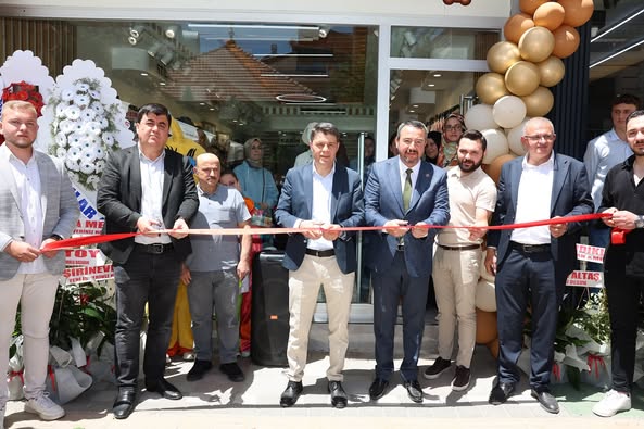 Sandıklı'da Yeni İşletme: Minico Çocuk Giyim Kapılarını Açtı