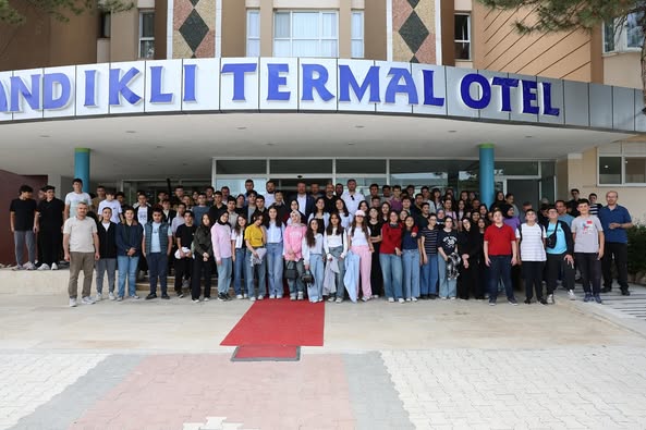 Sandıklı'da Başarılı Öğrencilere Başkan Öztaş'tan Kahvaltı