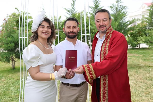 Sandıklı Belediye Başkanı Öztaş, Genç Çiftin Nikâhında Şahit Oldu