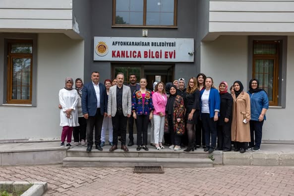 Afyonkarahisar Belediyesi Bilgi Evleri'nde El Emeği Sergisi Açıldı
