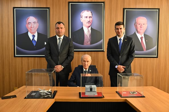 Afyonkarahisar MHP'de Önemli Ziyaret: Bahçeli Ülkü Ocakları'nı Ziyaret Etti