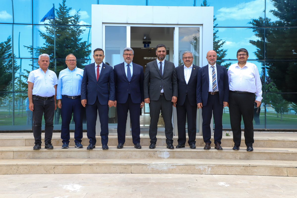 AK Partili Turgay Şahin, Yeni Gençlik ve Spor İl Müdürü'nü Ziyaret Etti