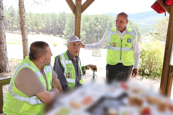 Sandıklı'da Alzheimer Gündüz Yaşam Konağı Misafirleri Akdağ'da Doğa Keyfi Yaptı