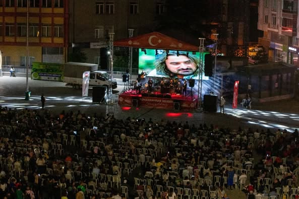 Afyonkarahisar'da Babalar Günü Volkan Konak Konseriyle Kutlandı