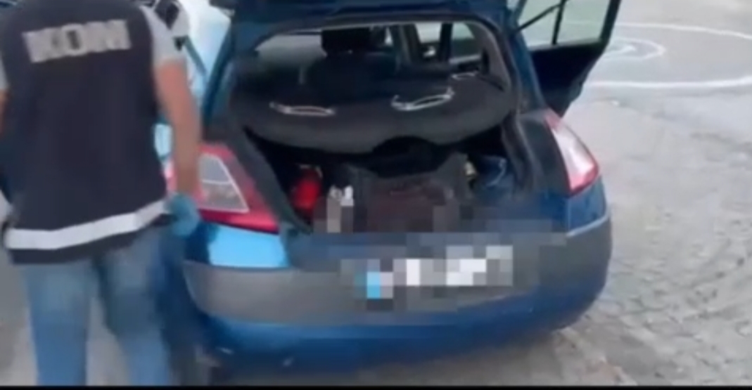 Araçta Yapılan Aramada Silahlar Ele Geçirildi