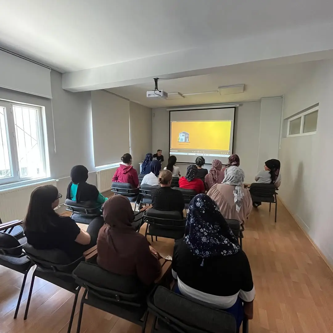 Dazkırı Aile Destek Merkezi'nde afet eğitimi verildi