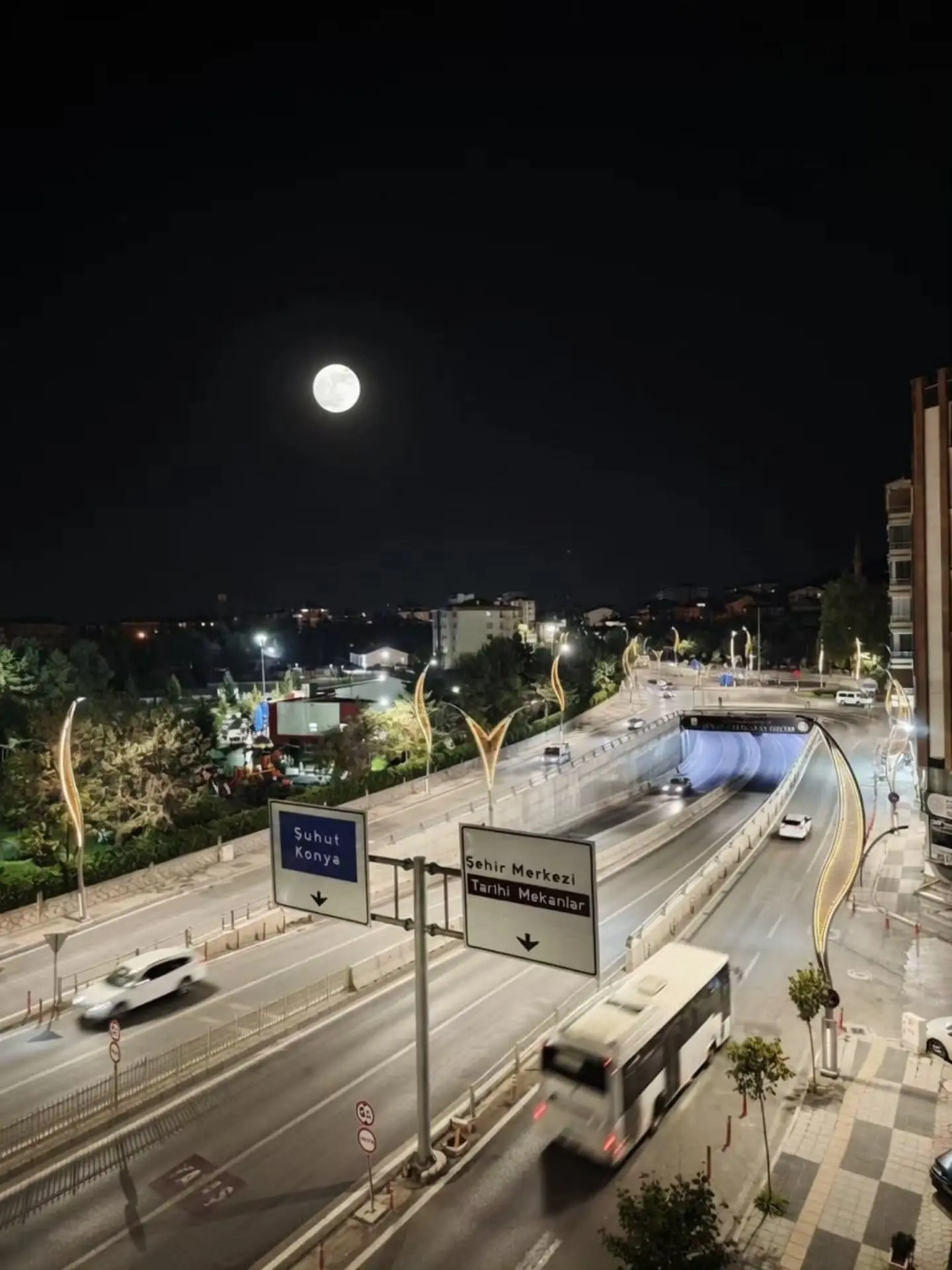 Afyonkarahisar'ın gece silueti paylaşımı yapıldı