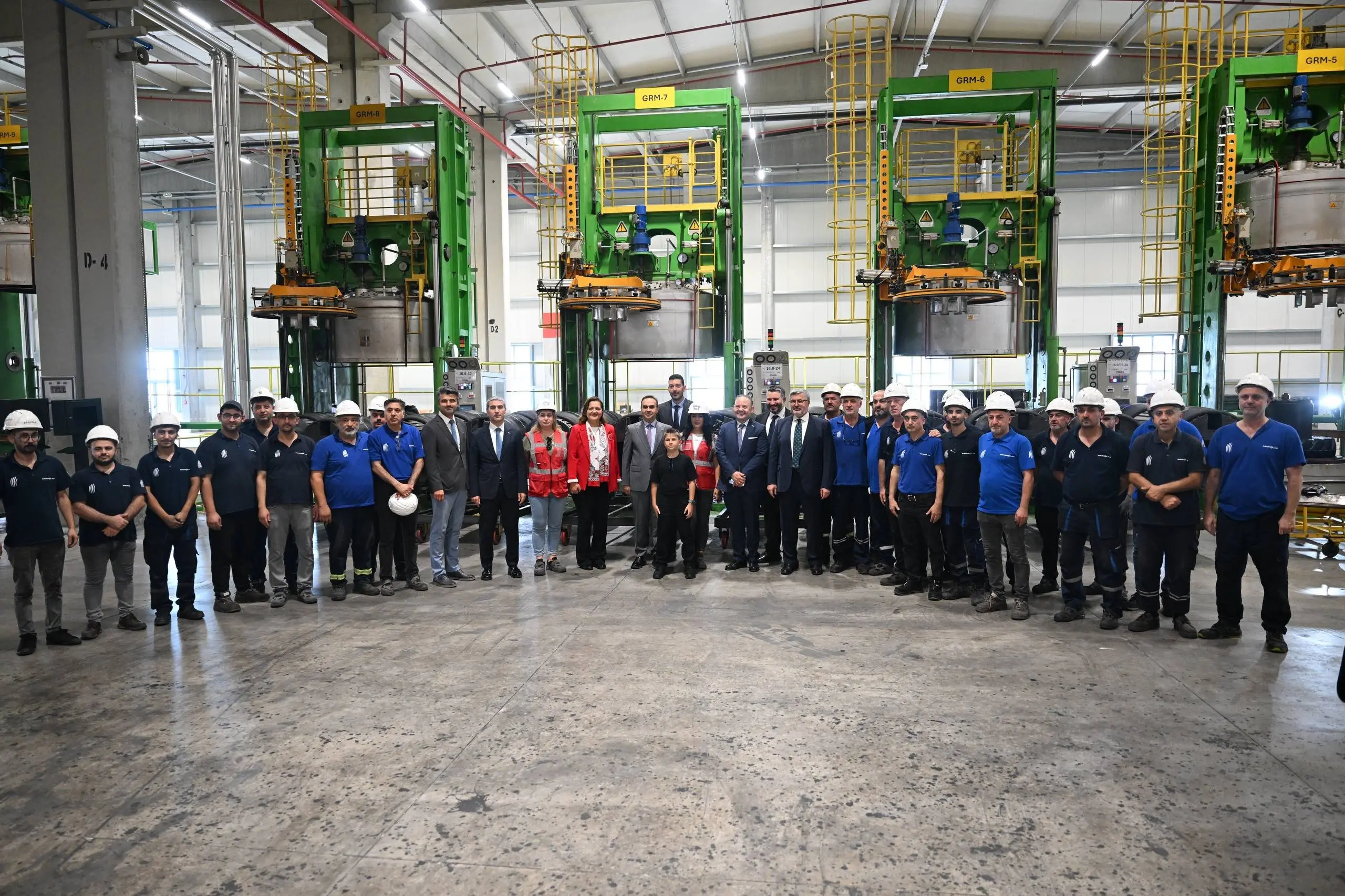 Bakan Kacır, Afyonkarahisar'da Lastik Fabrikasını Ziyaret Etti