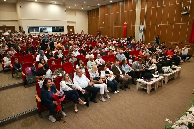 Afyonkarahisar'da Çocuk Koroları Şenliği Düzenlendi