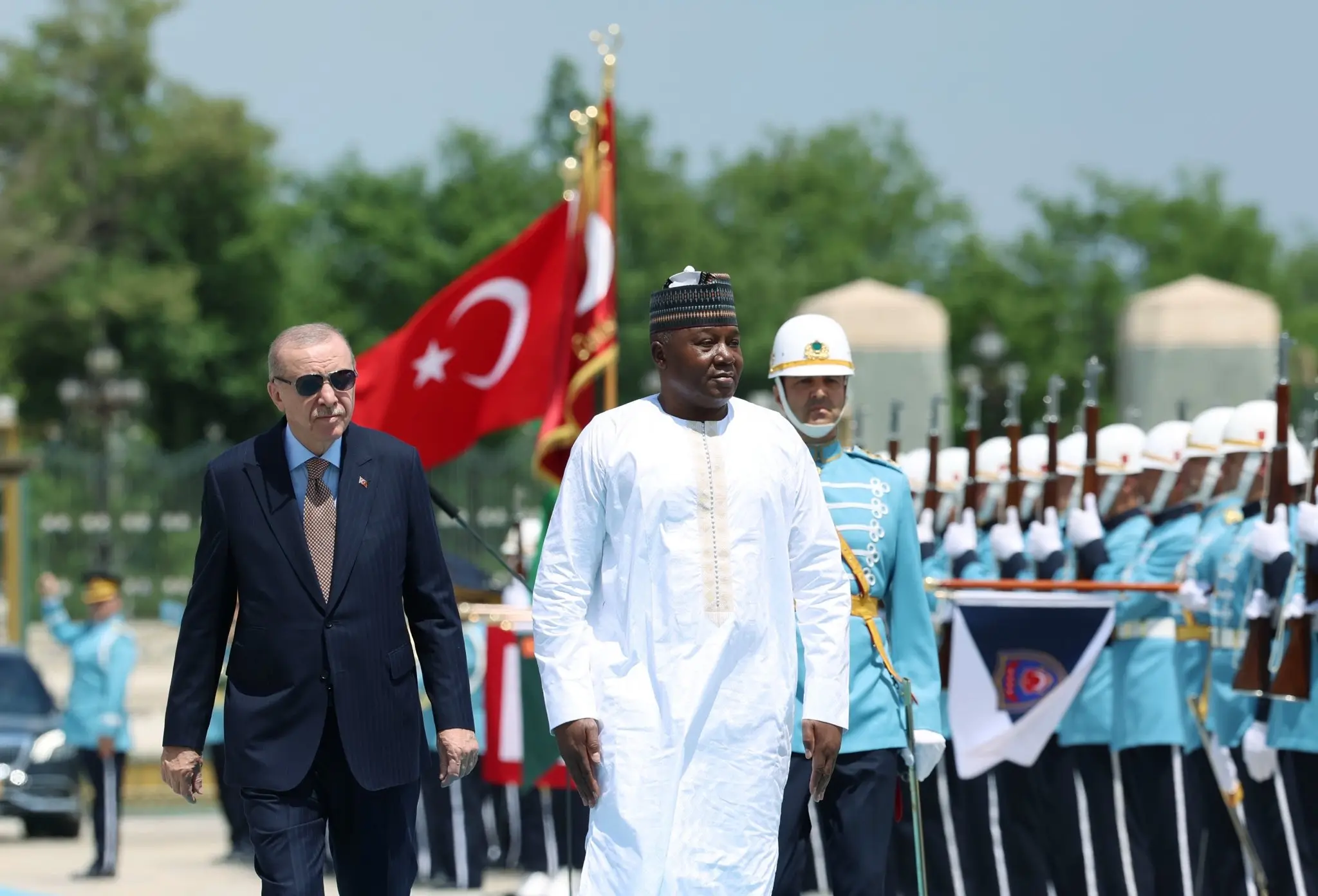Nijer Cumhurbaşkanı için resmi karşılama töreni