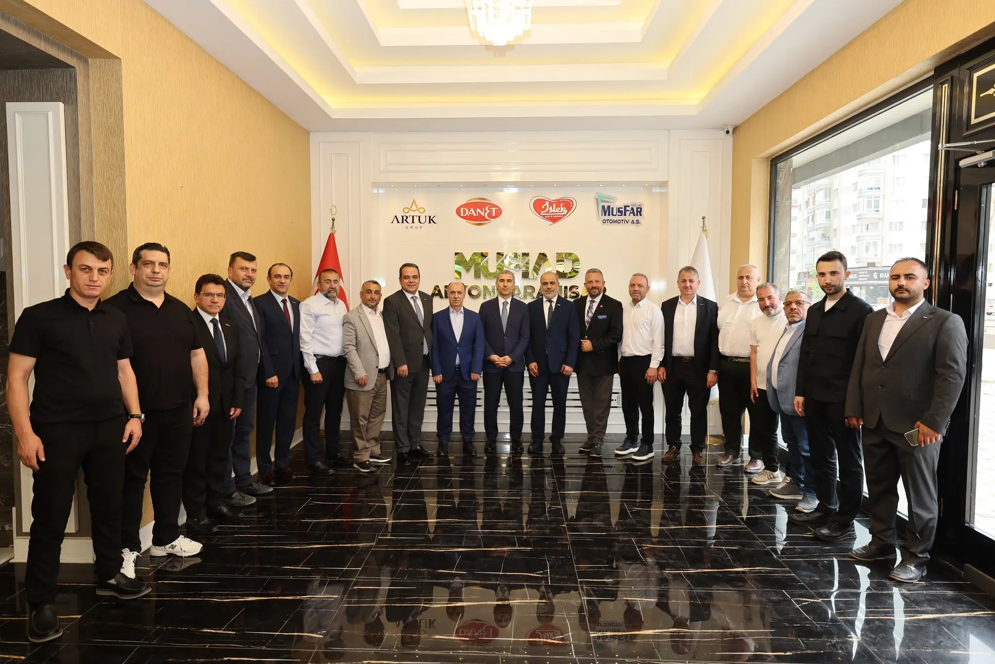 Vali Aktaş, MÜSİAD Afyonkarahisar Şubesini Ziyaret Etti