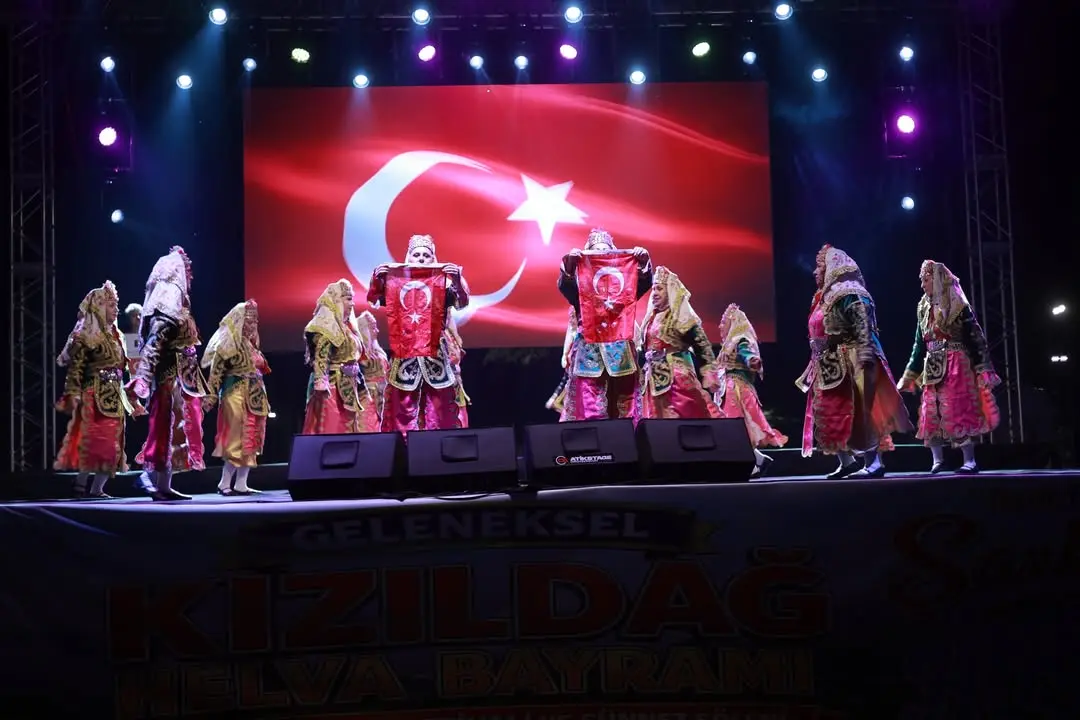 Şarkikaraağaç'ta Halk Dansları Gösterileri Yapıldı