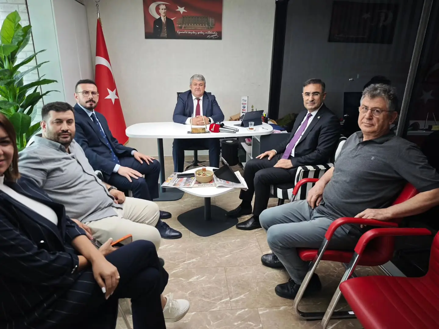 AK Parti yöneticileri Afyon Şehir Gazetesi'ni ziyaret etti