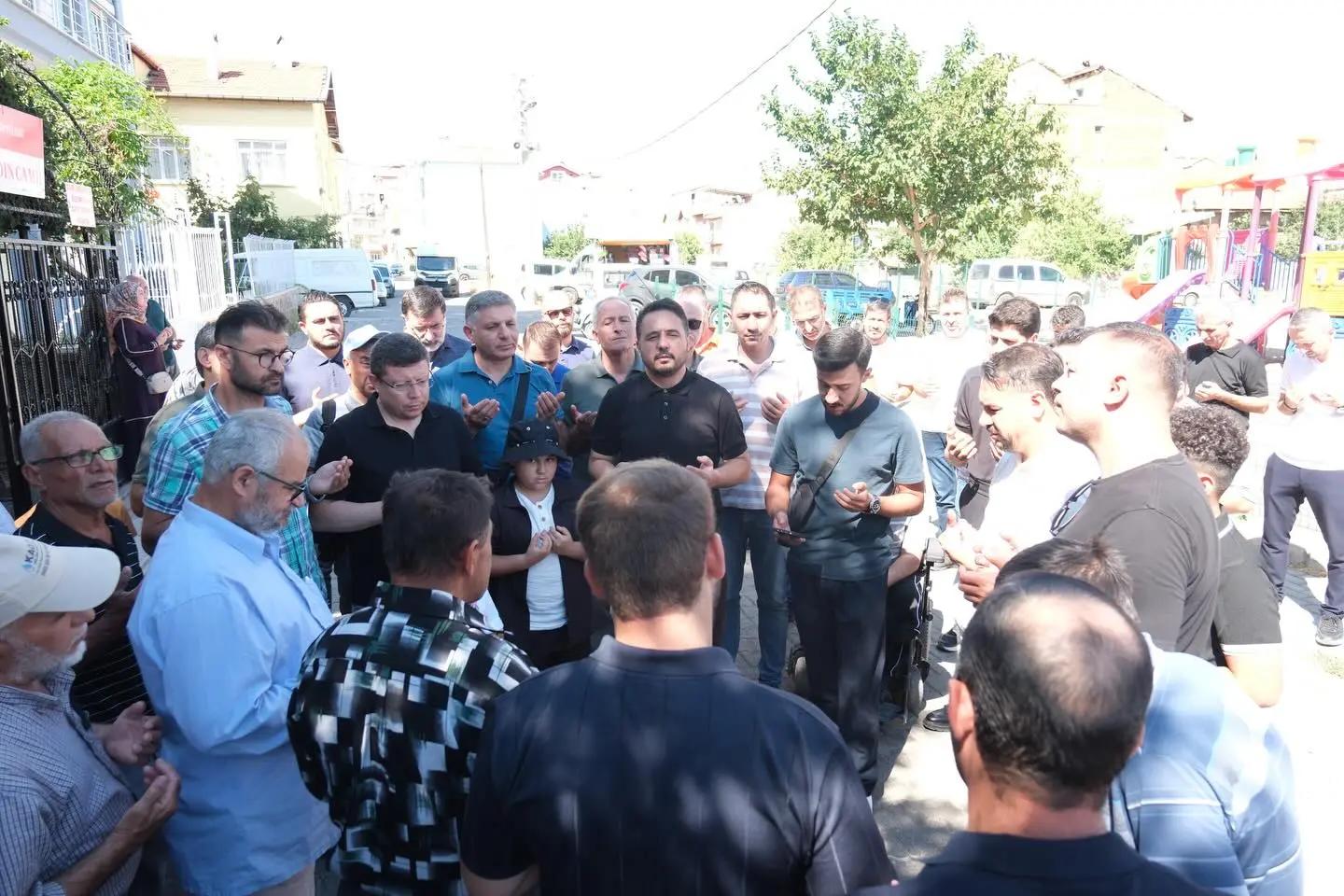 Umre yolculuğuna çıkan hemşehriler uğurlandı