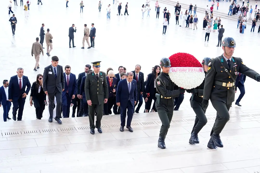 Galatasaray Yönetimi Anıtkabir'i Ziyaret Etti