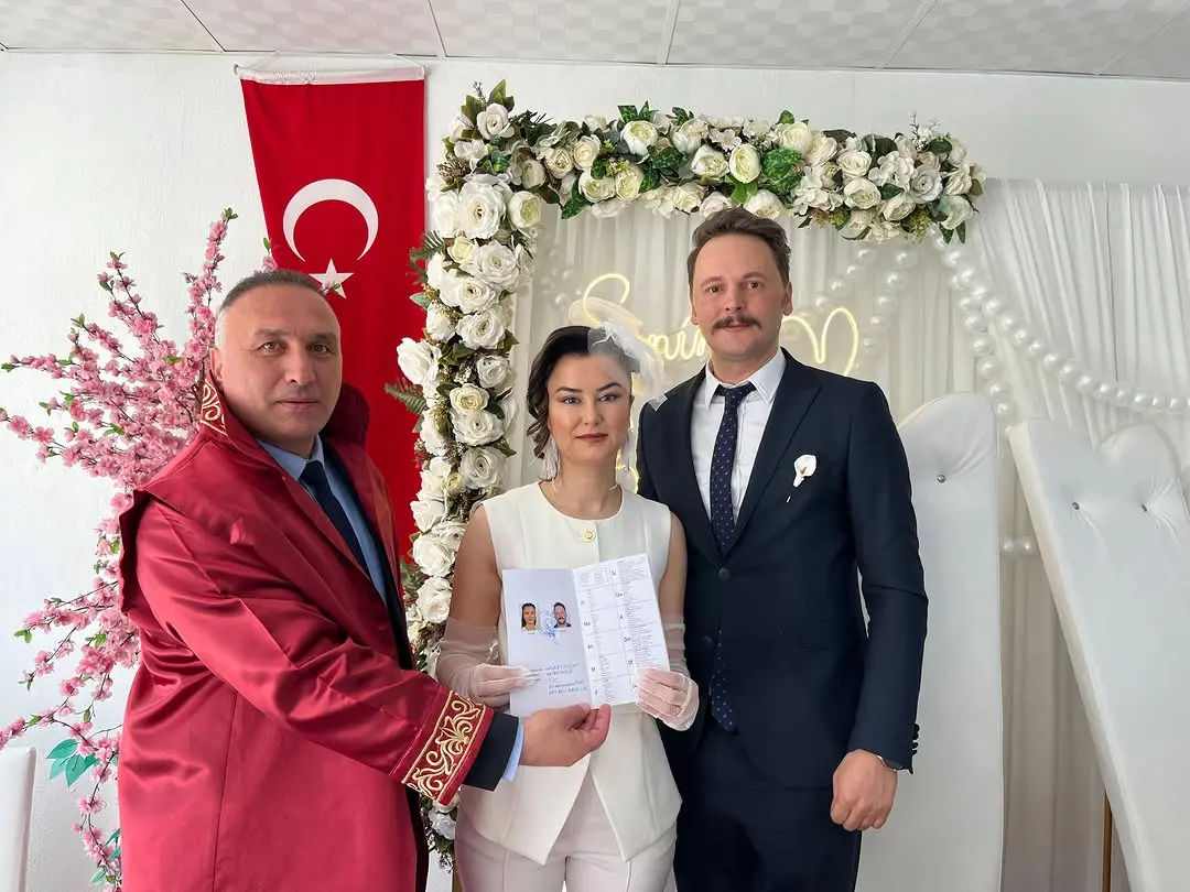 Belediye Başkanı, Bahar ve Rasim'in Nikâhını Kıydı