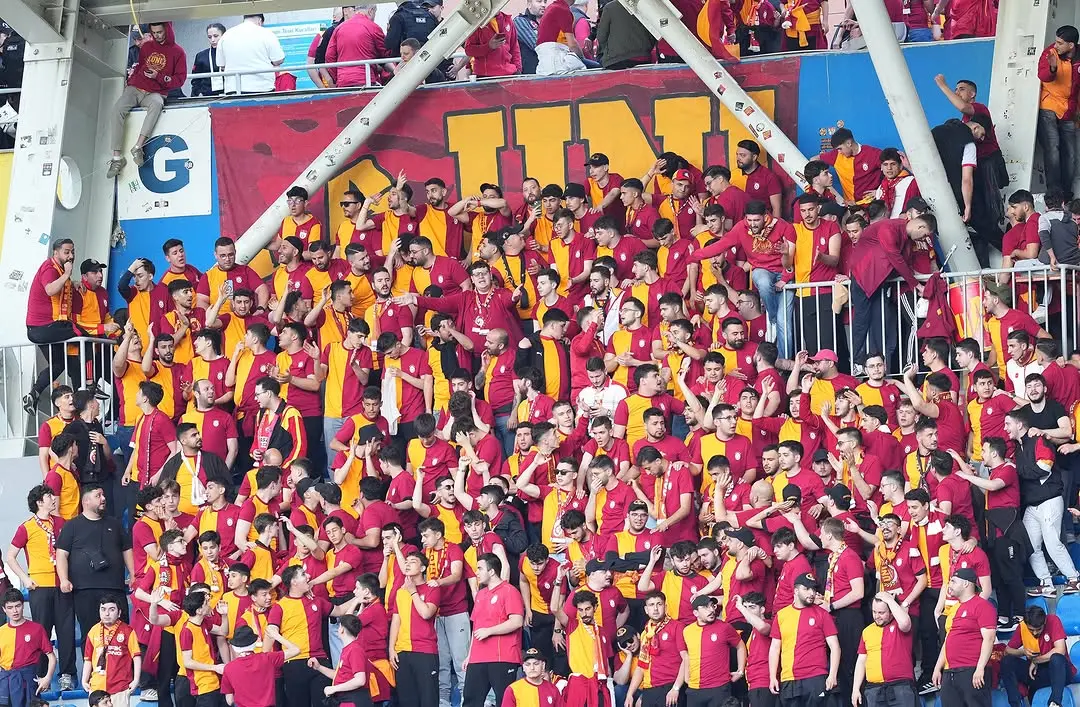 Galatasaray Taraftarı Takımını NextLevel'a Taşımak İçin Tribünde!