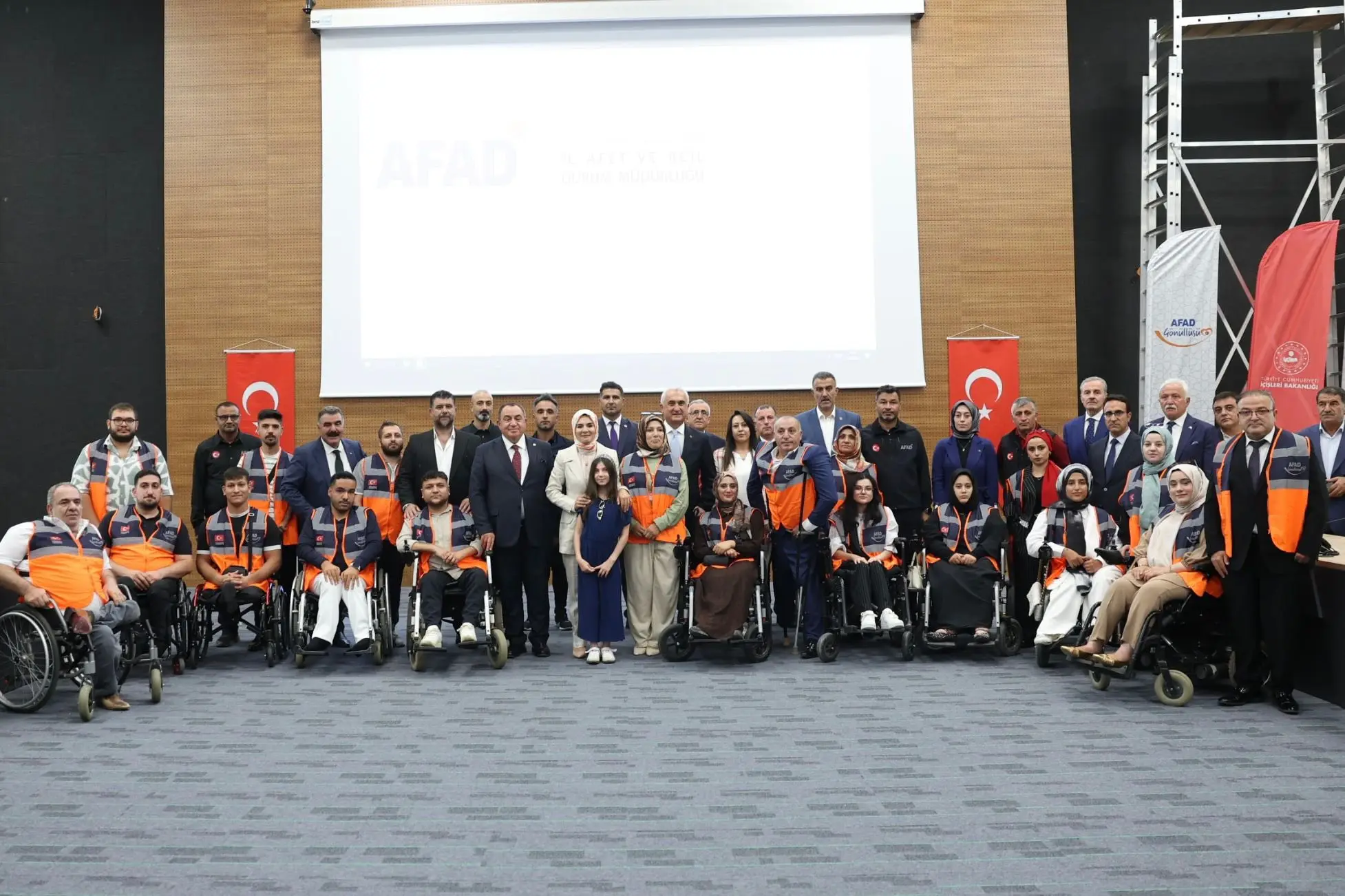 Bakan Göktaş, engelli AFAD gönüllüleriyle buluştu