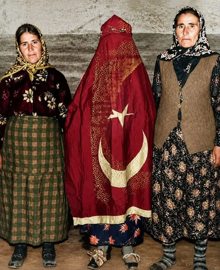 Banaz Belediyesi'nden kültürel gelinlik tanıtımı