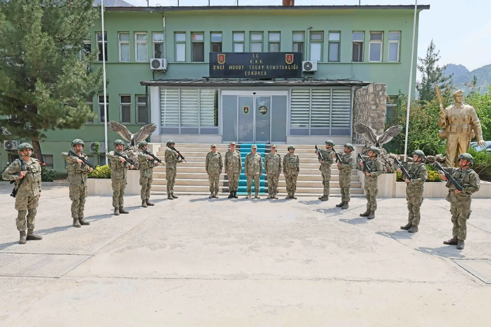 General Metin Tokel, Hakkâri'de denetimlerde bulundu