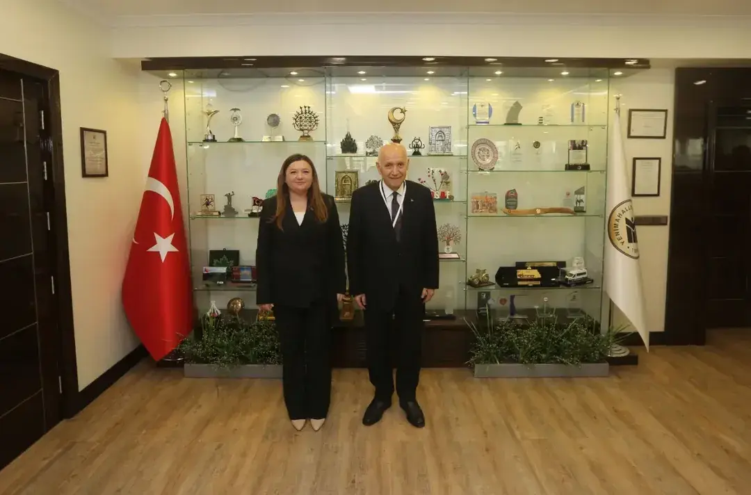 Evciler Belediye Başkanı Berrin Uğurlu, Yenimahalle Belediye Başkanı Fethi Yaşar'ı Ziyaret Etti