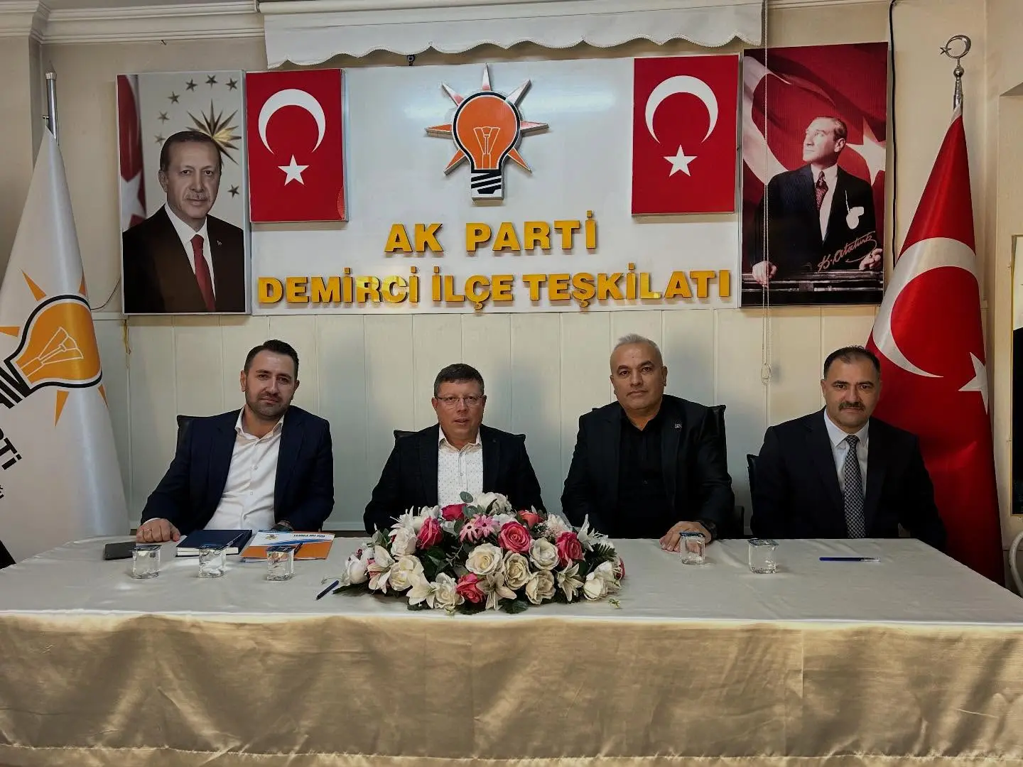 Demirci'de Teşkilat Temayül Yoklaması Yapıldı