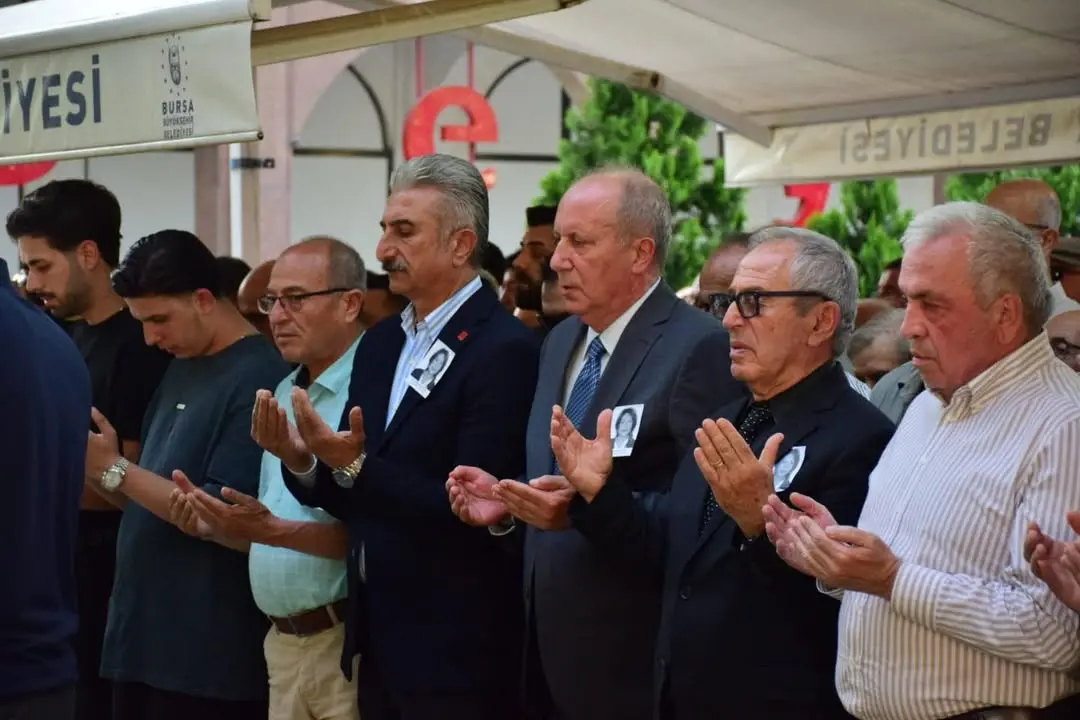 Muharrem İnce, Şenay Özeray'ın cenazesine katıldı