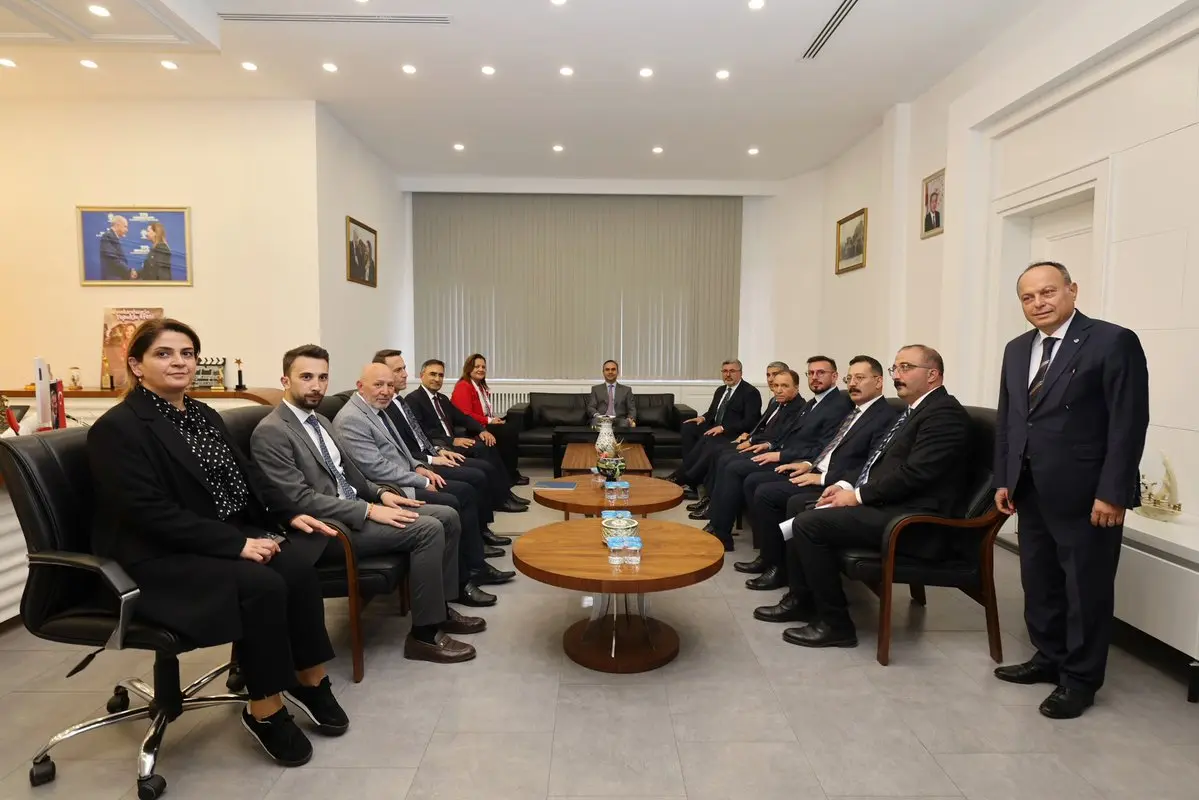 Bakan Kacır ve Validen Belediye Ziyareti
