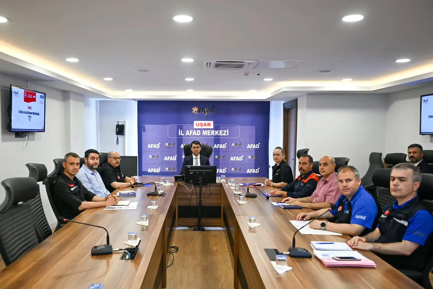 Uşak Valisi AFAD'ı ziyaret etti