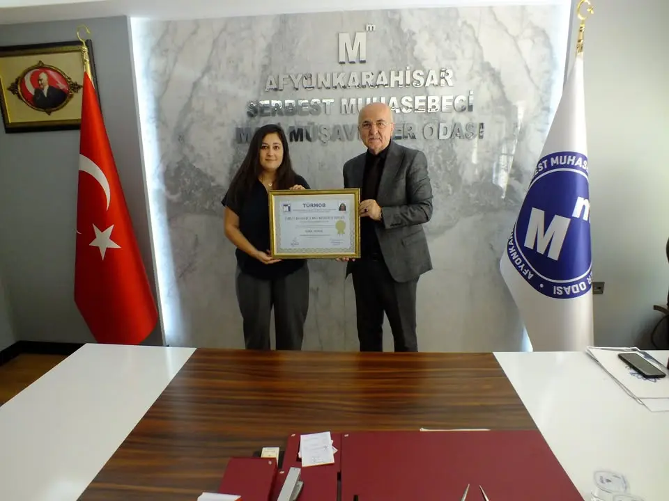 Afyonkarahisar Mali Müşavirler Odası'ndan Meslektaşlarına Ruhsat Takdim Töreni