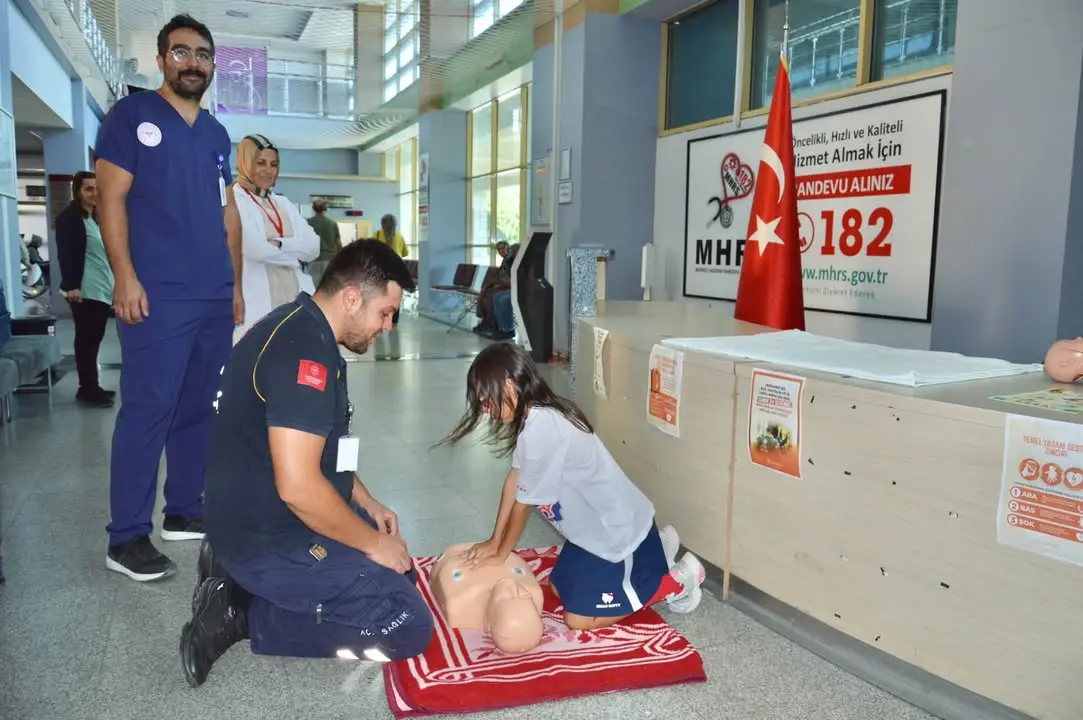 Uşak Eğitim Ve Araştırma Hastanesi'nde İlk Yardım Eğitimi