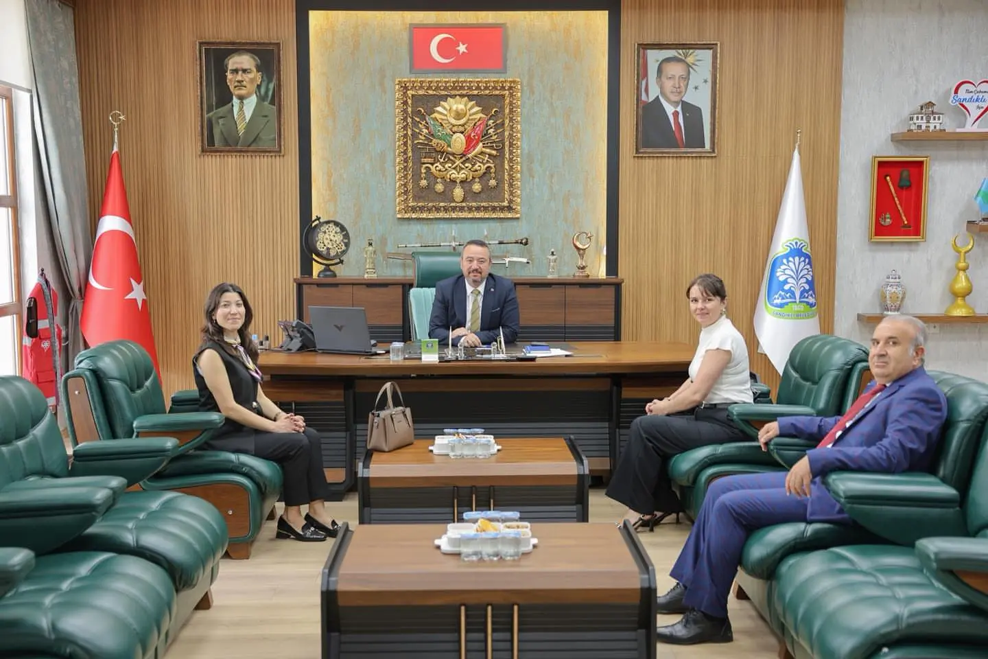 Tapu Müdürü ve Ekibi Başkan Öztaş'ı Ziyaret Etti