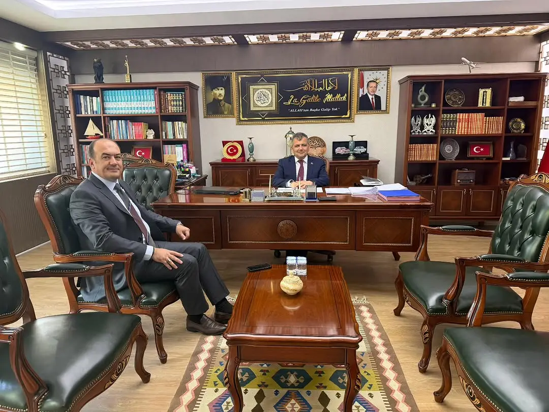 Emirdağ Belediye Başkanı Serkan Koyuncu, Tapu Müdürü Enbiya Akgün'e Teşekkür Etti