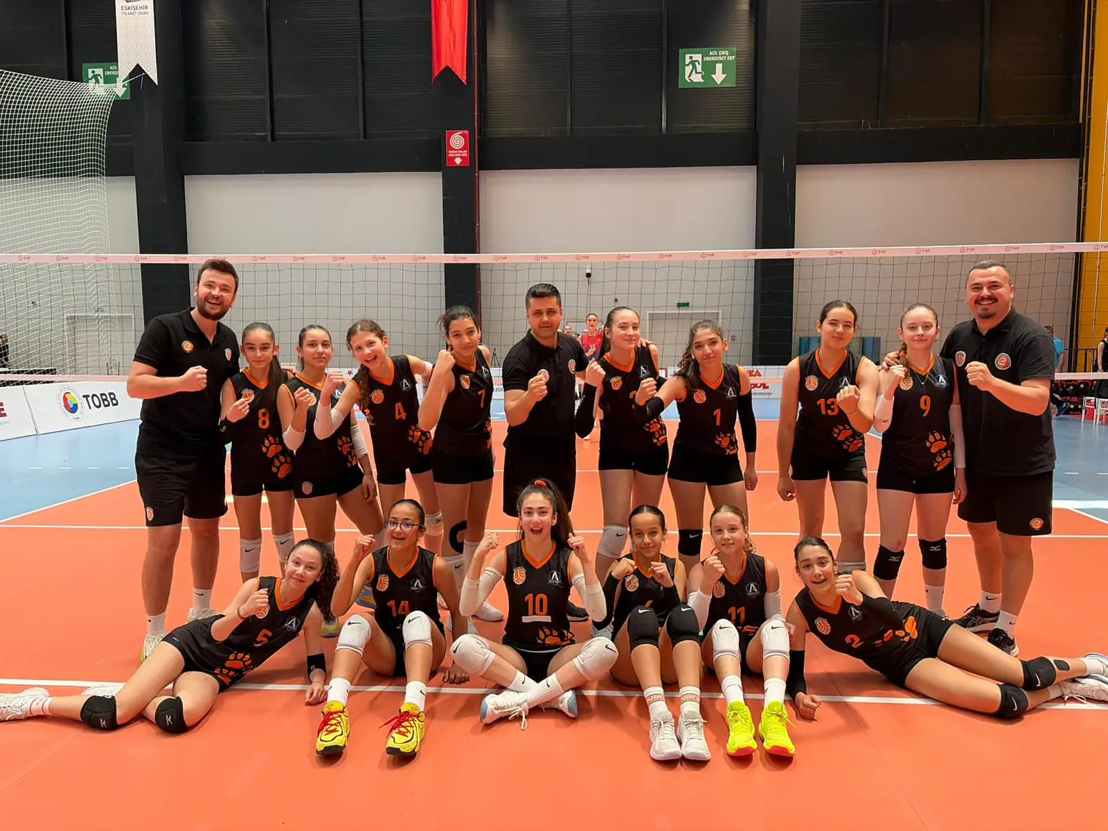 Eskişehir Anadolu Koleji Voleybol Takımı Başarı Elde Etti
