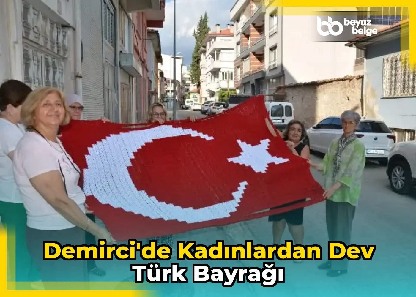 Demirci'de Kadınlardan Dev Türk Bayrağı