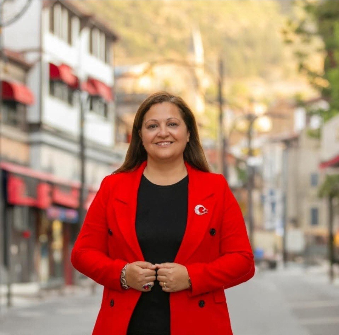 Burcu Köksal yarın saat 11.00'de belediyeye gelecek