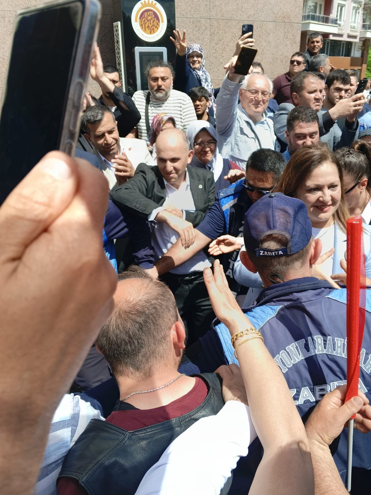 Ak Parti'ye Katılan Köksal'a Tebrik Yarışı