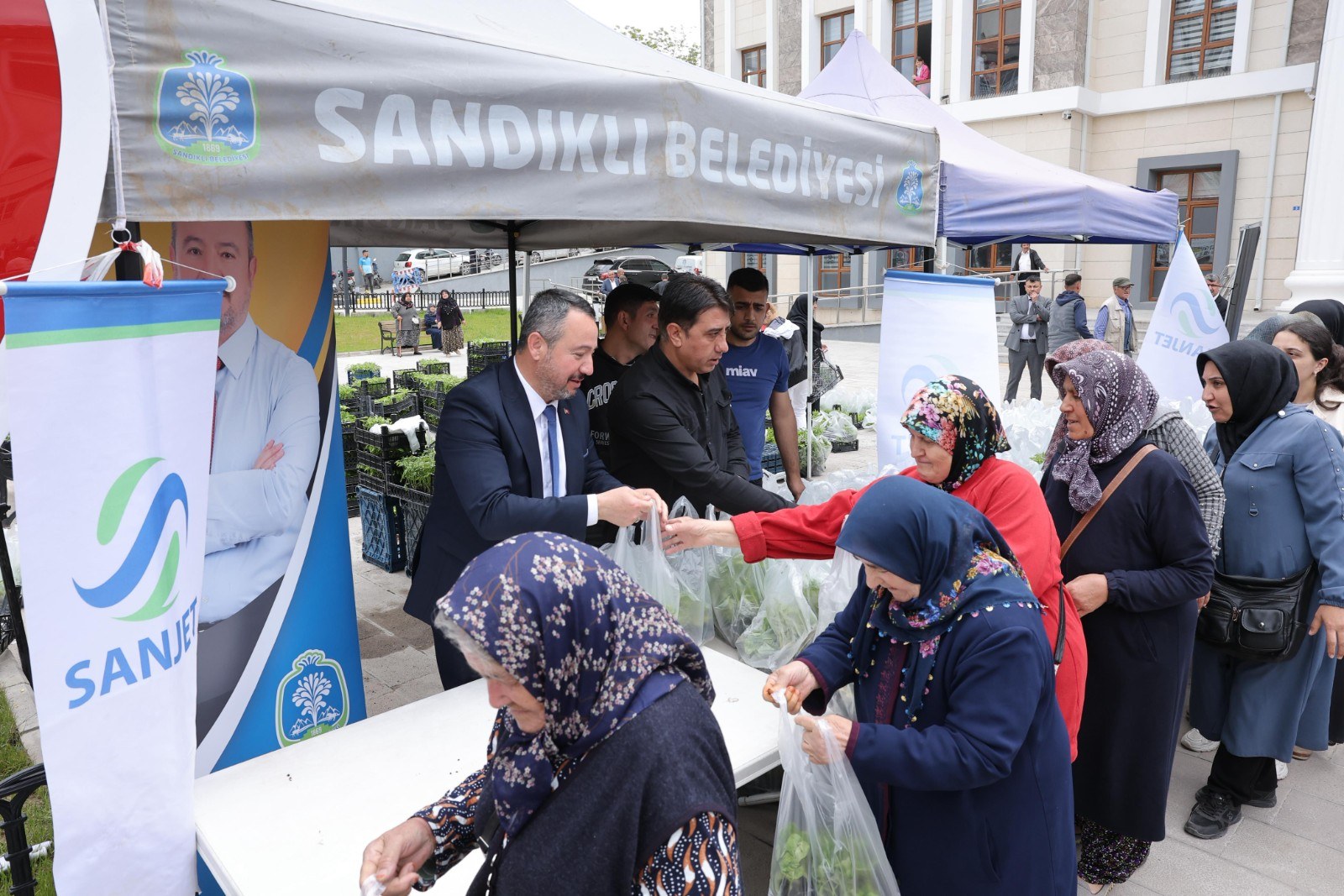 Yerli Tohumlar Fide Dağıtımıyla Geleceğe Nefes Oluyor