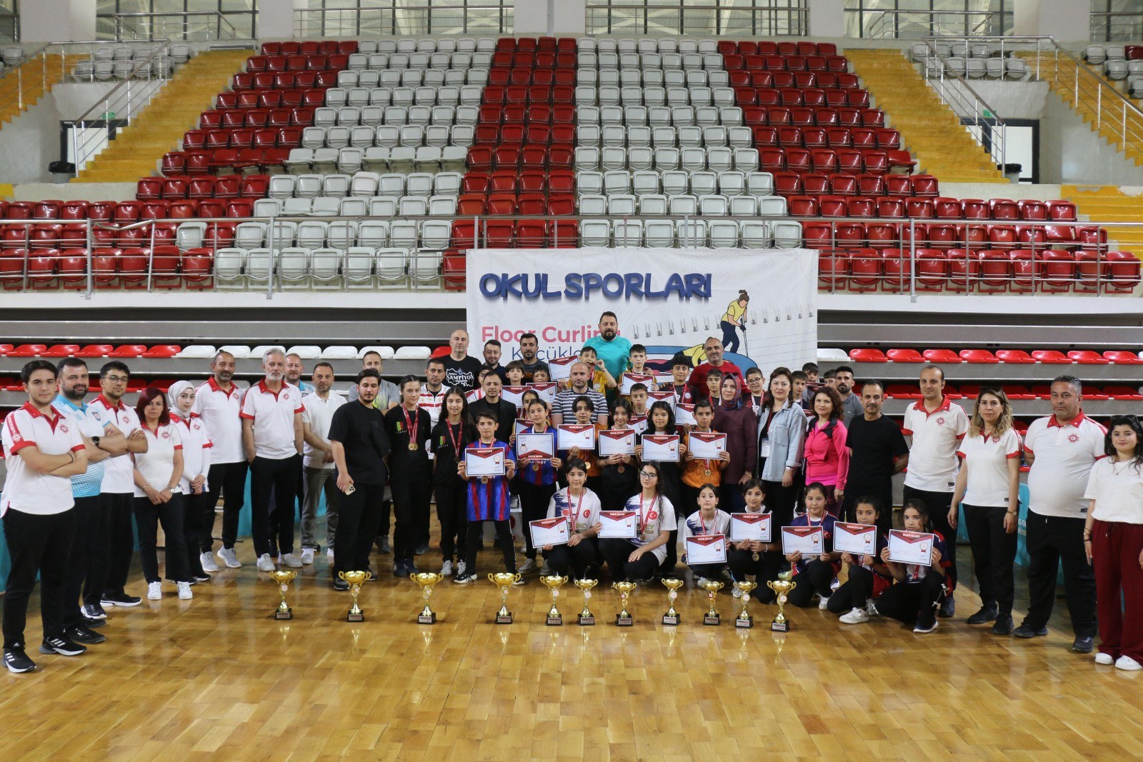 Yunus Emre Ortaokulu Floor Curling Türkiye Üçüncüsü